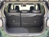 【トランク】積み込みやすくて、たっぷり積める荷室です。シートアレンジできるものは、乗車人数と荷物の量や大きさによってシートを動かすことができるので、より快適なドライブが可能です!