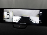狭い場所での駐車やすれ違いなどでより的確な運転操作に役立つ360&deg;ビューモニターが装備されています。
