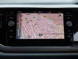 ディスカバーメディア搭載。「VW Connect」というeSIMが内蔵された画期的なシステムです。地図データなど自動で情報を更新することができるのが大きな魅力。なお、CD/DVD・TVは廃止されてます