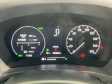 マルチインフォメーションディスプレイです。燃費や走行距離が分かり、半ドアなど車に異常がある際に警告してくれます。