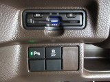 パーキングセンサーを装備しています。今や標準装備になりつつあるETC車載器も装着されております。料金所を通過するときも楽々です。