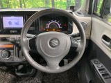 インテリアに合わせたデザインのステアリングは、運転される方のことも考え、運転しやすい形状、大きさです。是非一度、実際に触ってお確かめください。