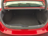 【トランク】積み込みやすくて、たっぷり積める荷室です。シートアレンジできるものは、乗車人数と荷物の量や大きさによってシートを動かすことができるので、より快適なドライブが可能です!