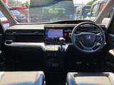 【前方視界】開放的な前方視界!運転がしやすく疲れにくいです♪窓が大きく、見通しがとっても良いおクルマですよ♪