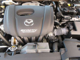 「SKYACTIV-G(ガソリン)」は、規格外の高圧縮を実現し、世界のエンジン技術者に驚きを与えました。さらに、それを維持したままノッキングの発生を抑え、熱効率を向上、走りにも寄与したエンジンです。