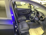 フィット感のあるシート。身体をしっかりと支えてくれるので、長時間の運転も快適にサポートしてくれます。