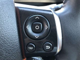 【ステアリングスイッチ】右です。ハンドルから手を離さず、運転に集中したまま手元でマルチインフォメーションディスプレイ内の表示切替などができます。
