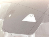 【スマートブレーキサポート】走行中に前方の車両等を認識し、衝突しそうな時は警報とブレーキで衝突回避と被害軽減をアシスト。より安全にドライブをお楽しみいただけます。