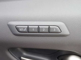 【運転席ポジションメモリー】シートのセットは3つの登録まで行うことができます。
