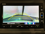 リバースギアに入れるだけで後方の表示へ切り替わります。夜間や雨の日の駐車も楽になりますよ。
