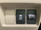 ハンドルの右側にはヘットライトリベライザーとVSA(ABS+TCS+横滑り抑制)の解除スイッチがついています。ヘッドライトリベライザーは道路状況や積荷の加重に応じてライトの高さを調節できます。