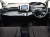 ◆視界広々で非常に運転しやすくロングドライブでも疲れを感じさせないすっきりとまとまったインパネ周りです。