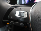 ◆クルーズコントロールにレーダーセンサーを組み合わせ、先行車を測定し設定されたスピードを上限に自動で加減速を行います。一定の車間距離を維持することで、長距離走行でのドライバーの疲労を低減させます。