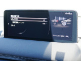 こちらのお車には先進安全装備が多数搭載されています。衝突被害を回避あるいは軽減するためのブレーキや、後方死角からの接近警報、車線逸脱を防止する警報装置など、詳しくはスタッフまでお尋ねください。