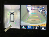 パノラミックビューモニター付きです。車両を上から見たような映像をディスプレイオーディオ画面に表示。運転席からの目視だけでは見にくい、車両周辺の状況をリアルタイムでしっかり確認できます。