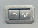 【パワーバックドア】スマートキーや運転席のボタンを押すだけでリアゲートが自動で開閉します!荷物を持っている時や、高い位置にあるバックドアを閉める際に便利な機能です♪