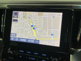【純正ナビ】人気の純正ナビを装備しております。ナビの使いやすさはもちろん、オーディオ機能も充実!キャンプや旅行はもちろん、通勤や買い物など普段のドライブも楽しくなるはず♪