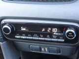 オートエアコンなのでスイッチひとつで車内を設定温度に調節してくれます☆