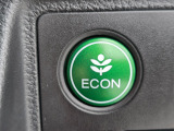ワンタッチで省燃費走行をサポートするECONスイッチを装備。