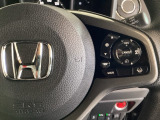 ハンドルにHondaセンシング系のクルーズコントロールやレーンキープアシストなどのスイッチが装備されています。ハンドルから手を離さず安全に操作できます。