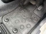 運転席フロアマット、使用感はございますが、破れはありません。