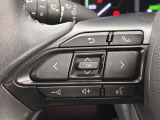 運転中、オーディオの操作をしてて、ハッとしたことはありませんか?ステアリングスイッチは、運転中でもハンドルでオーディオの操作が可能です。安全なドライブをサポートします。
