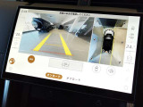 新インフォテイメントシステム「Pivi Pro」に搭載される3Dサラウンドカメラシステム。車輌AIにより車輌を含む周囲の映像を立体的に表示。よりスムーズな駐車や発進が可能となります。