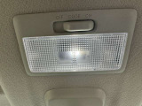 ルームランプは明るいLEDを採用しております。