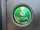 ワンタッチで省燃費走行をサポートするECONスイッチを装備。