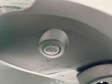 サイドカメラ 車両の前後左右に搭載した4つのカメラにより、車庫入れや狭い道でのすれ違いをしっかりサポートするパノラマモニター対応カメラが付いてます
