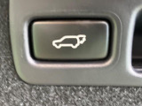 【パワーバックドア】スマートキーや運転席のボタンを押すだけでリアゲートが自動で開閉します!荷物を持っている時や、高い位置にあるバックドアを閉める際に便利な機能です♪