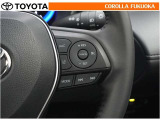 高速道路などを一定の速度で走行したい場合に、スイッチを操作することでアクセルペダルを踏まずに定速走行できます。