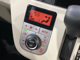 【オートエアコン】一度お好みの温度に設定すれば、車内の温度を検知し風量や温度を自動で調整。暑い&hellip;寒い&hellip;と何度もスイッチ操作をする必要はありません。快適な車内空間には必須の機能ですね♪