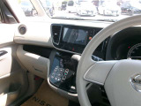 操作しやすい運転席廻り!操作パネルも使いやすい!!ドライブが楽しくなりますっ