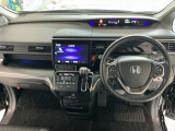 【前方視界】開放的な前方視界!運転がしやすく疲れにくいです♪窓が大きく、見通しがとっても良いおクルマですよ♪