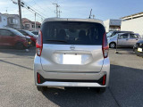 大きな荷物でも後席をスライドさせれば乗せる事が可能です