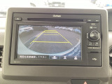 【リアカメラ】運転が苦手な方も車庫入れラクラクです!ギアをリバースに入れれば自動的にモニターが切り換わりますので、面倒な操作は不要です。狭い駐車場もお車を傷つけず安心です!