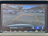 駐車時の安全確認をサポートするバックカメラも使用できます。インターナビで様々な情報を得ることもできます。