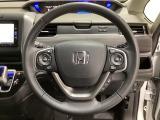 ハンドルにHondaセンシング系のクルーズコントロールやレーンキープアシストなどのスイッチと、オーディオの操作スイッチが装備されています。ハンドルから手を離さず安全に操作できます。