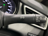 【オートライト】周りの明るさに応じて自動でヘッドライトの点灯・消灯ができる機能です!ライトの付け忘れ・消し忘れなどが無くなり、雨の日や夕方の走行も安心!トンネル通過時も便利ですね♪
