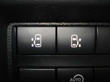 両側電動オートスライドドア付き!!運転席のスイッチでも開閉可能です♪重い荷物を持っている時や、雨の日に重宝します!小さいお子様がいても巻き込み防止機能や手動のみに切替も出来ますので安心です♪