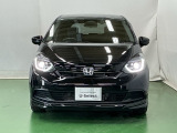 LEDヘッドライトを装備しています。LEDヘッドライトはとても明るく、雨の日や夜間走行も安全・安心です。オートライトコントロール付きで周囲の明るさに応じて自動で点灯・消灯します