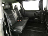 ゆとりある広々とした車内空間は、ドライブを始め買い物やレジャーなど、幅広く活躍します。一人でもみんなとでもお出かけを楽しみましょう!