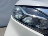 【LEDヘッドライト】悪天候や夜間走行時も良好な視界を確保し安心して運転できる高輝度LEDヘッドライトを装備!点灯速度が早く、消費電力も抑えられています。