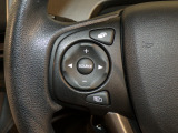 【ステアリングリモコン】ステアリングにオーディオ調節可能なスイッチが装備されていますので運転中でも視線をそらさずにオーディオの調節が可能です!