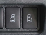 両側パワースライドドア付きだから、狭い駐車スペース等での乗り降り楽々!小さなお子様のいるご家庭には嬉しい装備。