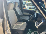 運転席、助手席共に綺麗です!