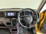 【前方視界】開放的な前方視界!運転がしやすく疲れにくいです♪窓が大きく、見通しがとっても良いおクルマですよ♪