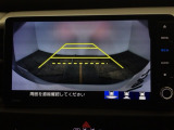 【バックカメラ】運転が苦手な方も車庫入れラクラクです!ギアをリバースに入れれば自動的に切り換わりますので、面倒な操作は不要です♪狭い駐車場もお車を傷つけず安心ですね!
