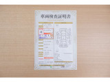【車輌検査証明書】店頭にてクルマの状態が一目で分かる検査証明書を公開中。トヨタ認定検査員が厳しく査定し、状態を点数と図解で表示しています。修復歴はもちろん、傷やヘコミの箇所や程度がご確認いただけます。